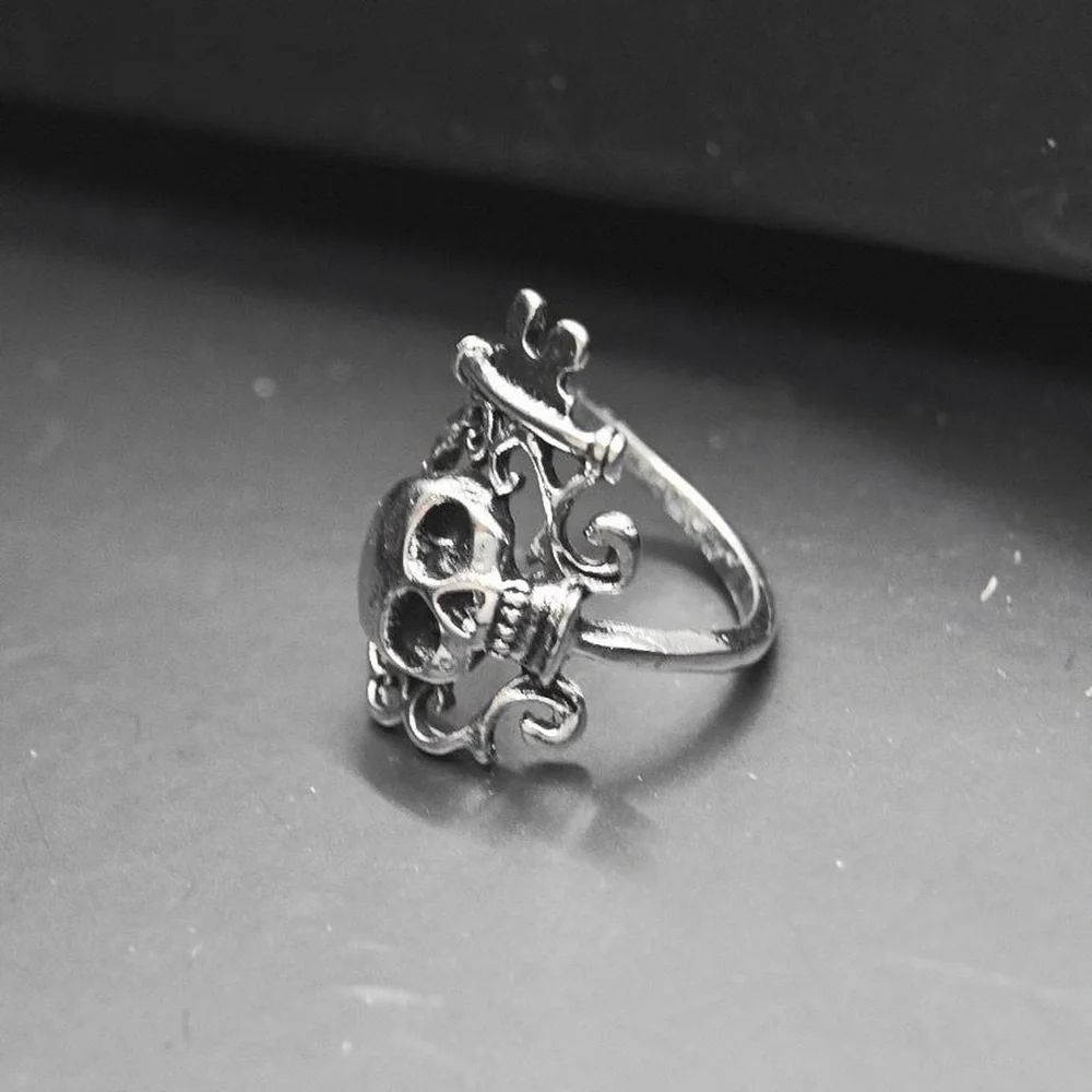 Silver Skull Key Ring with Black Eyes